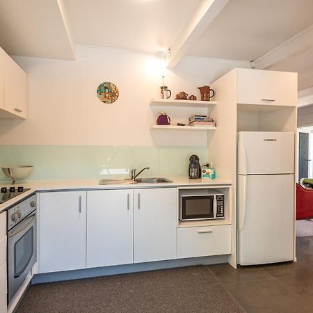 Retro Living - Lush Garden Apartman Christchurch Kültér fotó